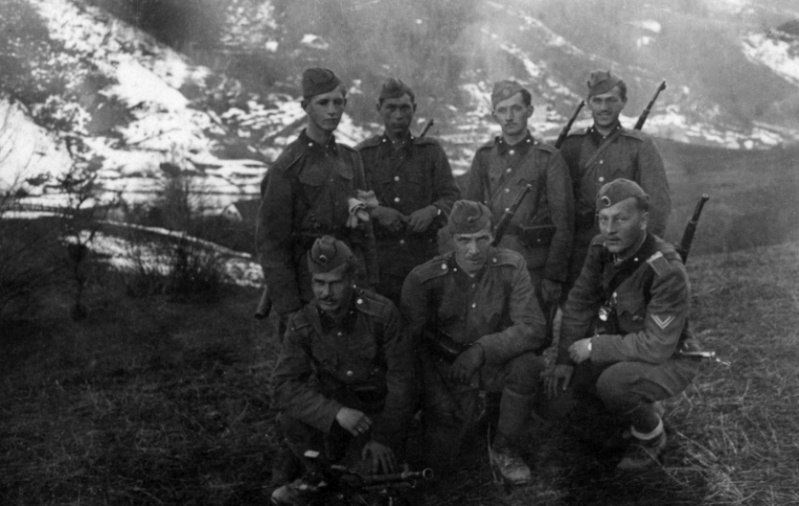 Osttruppen, ROA, Hiwis, les volontaires russes de la Wehrmacht - Page 2 Jhnlhi10