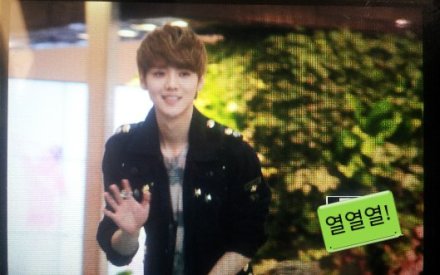 120510 EXO-M fansign event - Luhan 	 68f5ff10