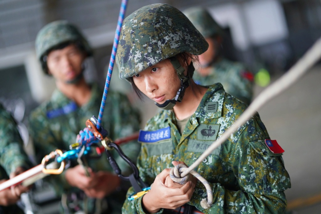 Examining Some Taiwanese Camos 77050510