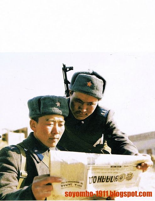 Mongolian SSh-68 Helmet with Soyombo Emblem (And Red Star Soyombo hat badge) C7be0b10