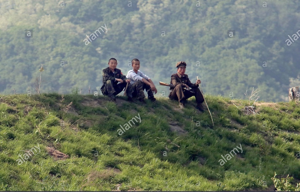 DPRK KPA Woodland/Leaf Camouflage Kepi and Cap Badge North_26