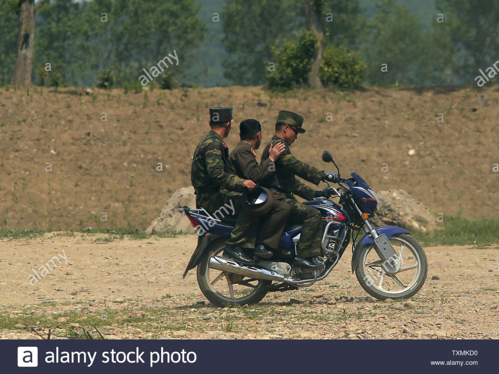 DPRK KPA Woodland/Leaf Camouflage Kepi and Cap Badge North_28