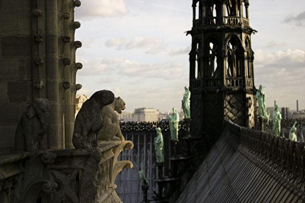 Bí ẩn biểu tượng quái thú trên kiến trúc Nhà thờ Đức Bà Paris A131