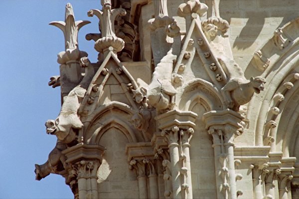 Bí ẩn biểu tượng quái thú trên kiến trúc Nhà thờ Đức Bà Paris A420