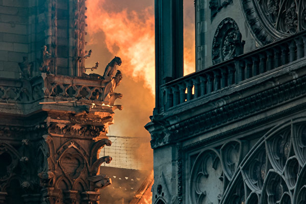Bí ẩn biểu tượng quái thú trên kiến trúc Nhà thờ Đức Bà Paris A913