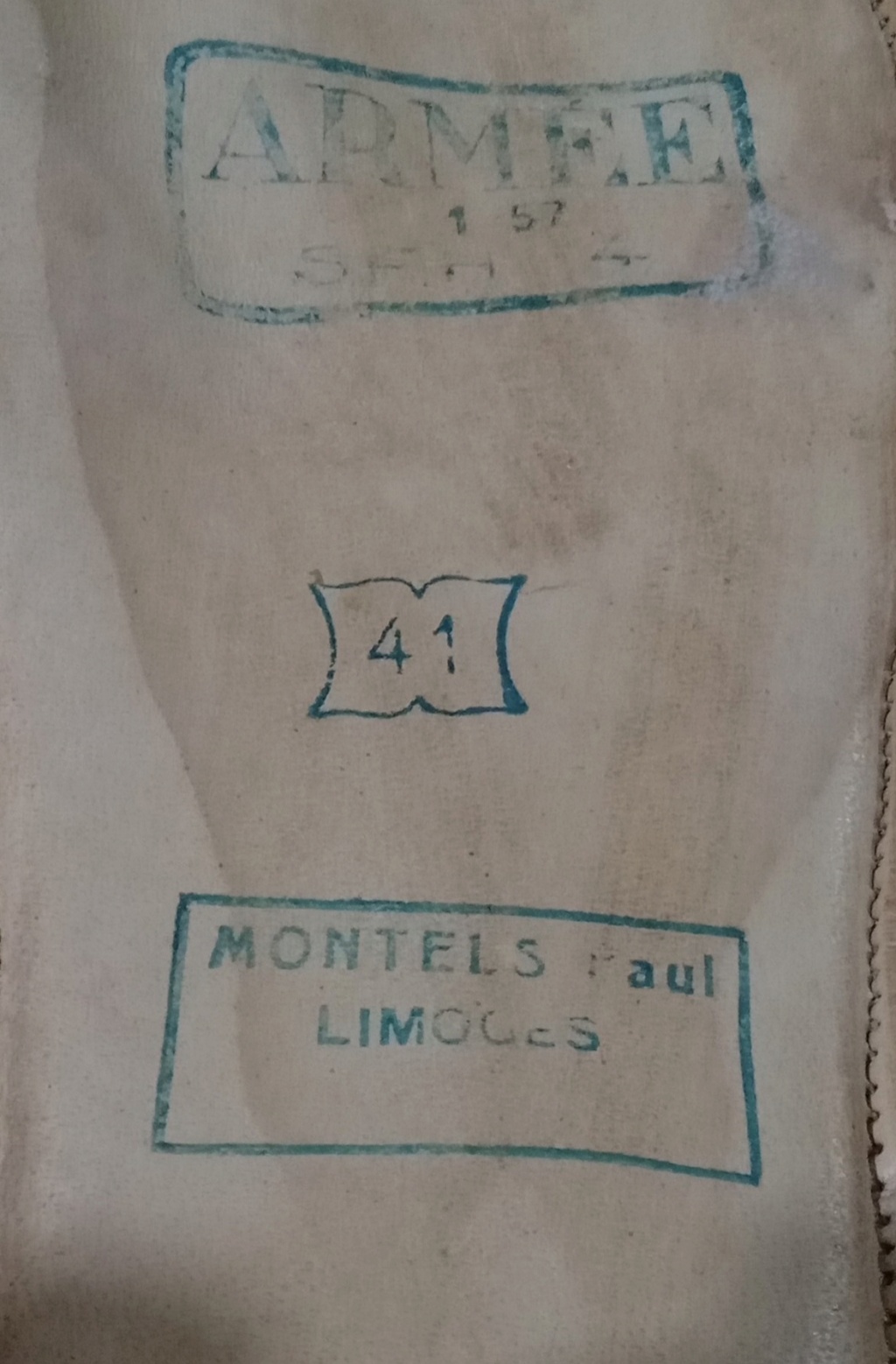 Bien équipé pour le repos : chaussons de l'armée française - 1957 20231110