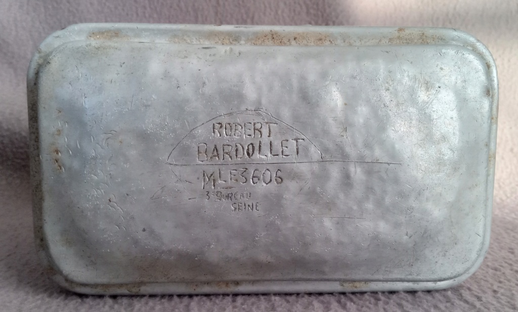 Une plaque d'identité sur une gamelle gravée mle 1935 - BARDOLLET Robert 20231259