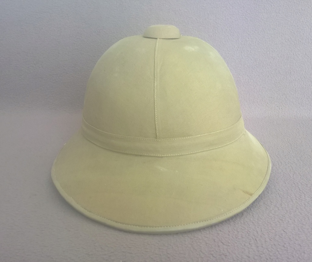 Un classique casque colonial modèle 1931, mais... Wp_20579