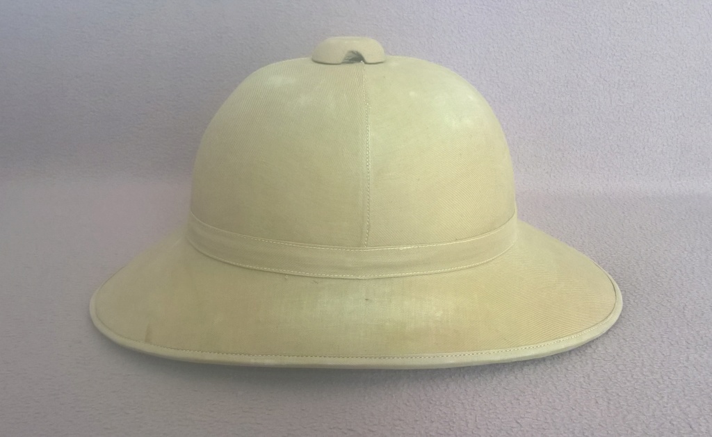Un classique casque colonial modèle 1931, mais... Wp_20581