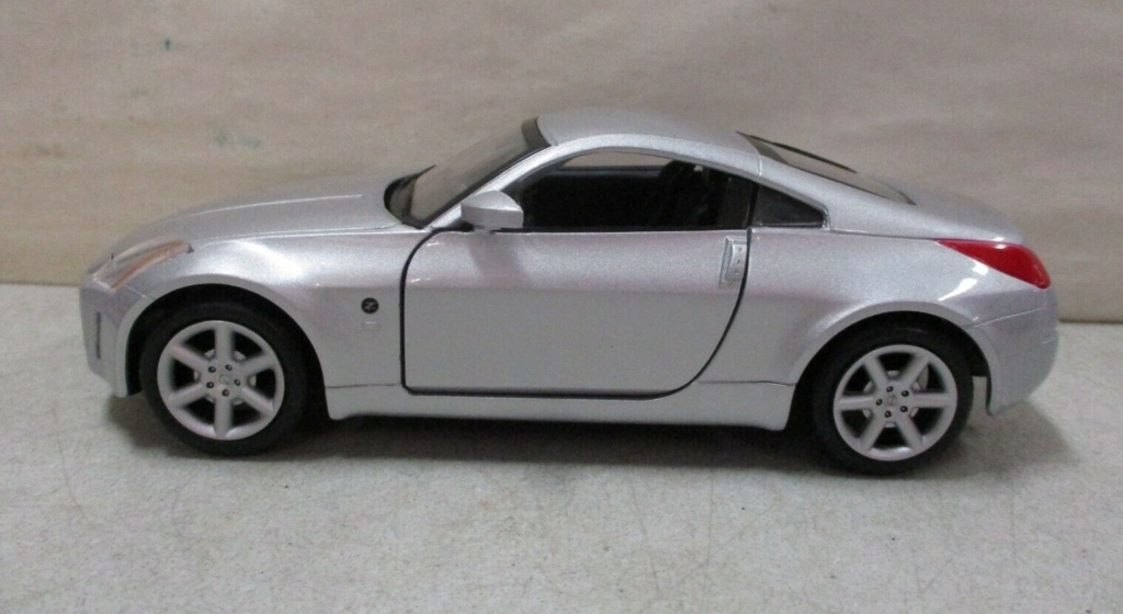 After months of deliberation I finally picked up a Nissan 350Z coupe  350z_c10