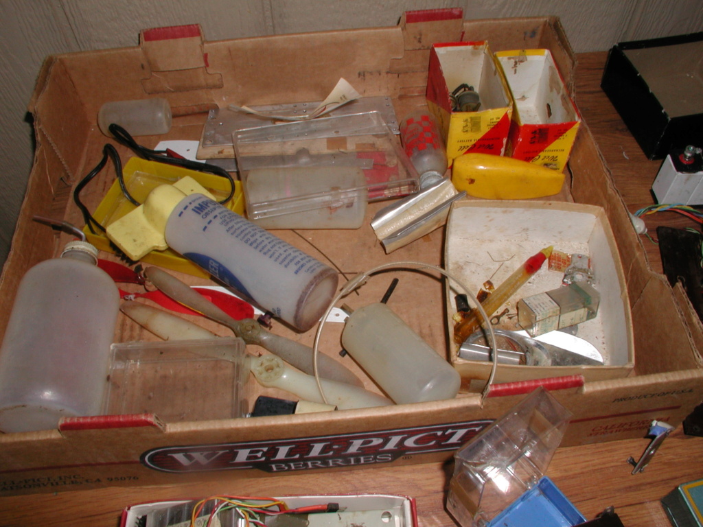 Flea Market single box - Good stuff, Stupid  stuff, Throw-away stuff P1011201