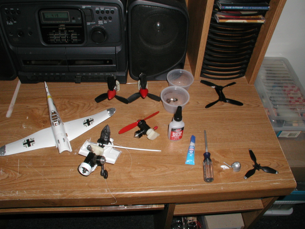 Plastic Cox/Testors Fly-em Junque P1011395
