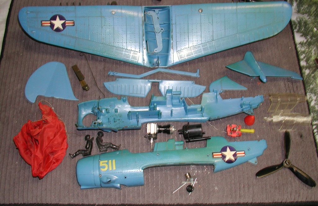 Cox C/L Helldiver w/parachute guy - disassembly, lots of parts P1013250