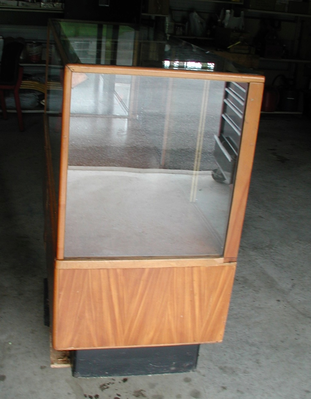 Display cabinet - For free take P7040026