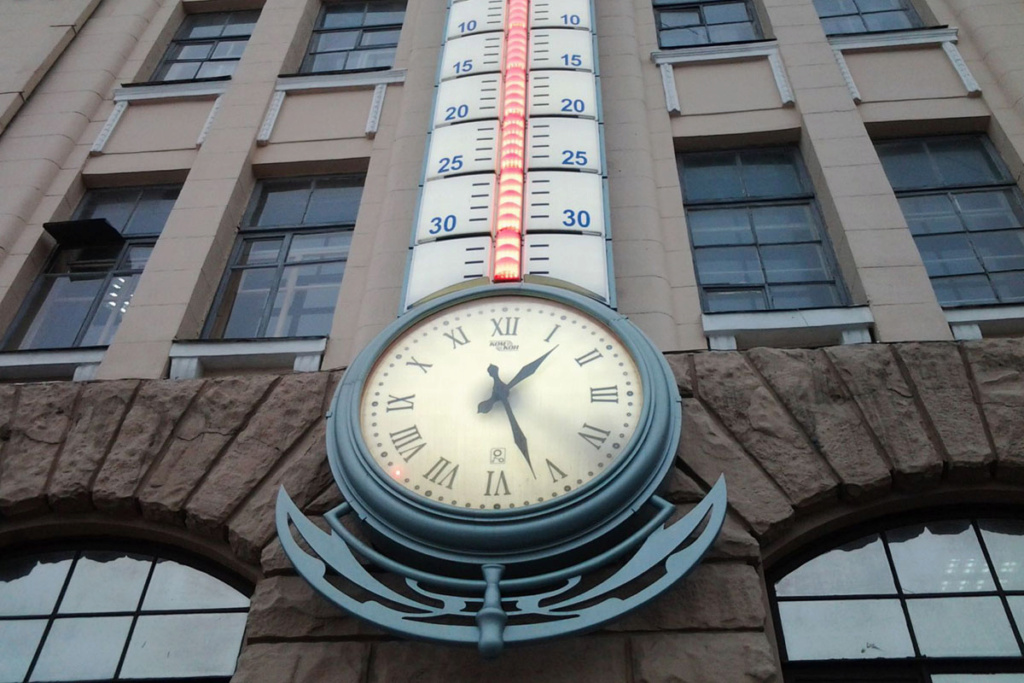 Horloges monumentales 3: Les horloges de Kharkov 0139