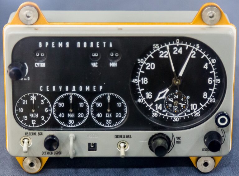 L’horloge de bord des Soyouz, des stations Saliout et de la navette Bourane 0314