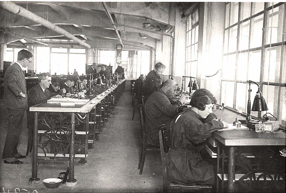 1930: Le déménagement à Moscou des fabriques Dueber-Hampden et Ansonia Clock 215