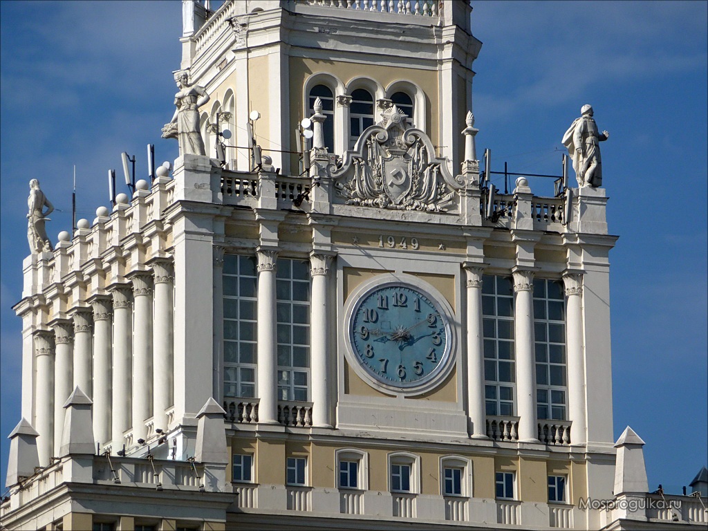 Horloges monumentales 4: L'horloge de la place Maïakovski A0210
