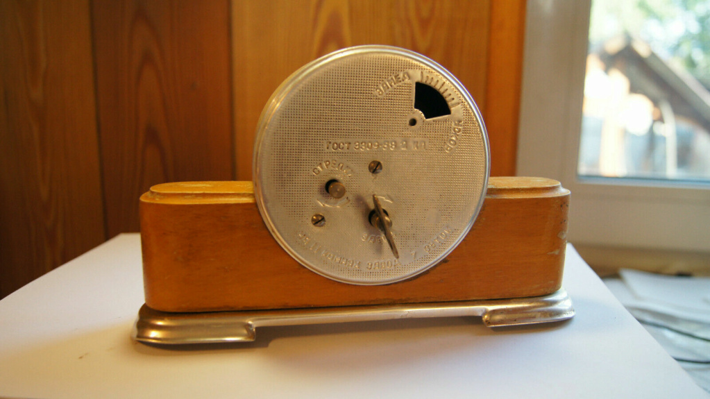 Horloge de table Voskhod et petite histoire de la Fabrique d'Horloges de Serdobsk B44