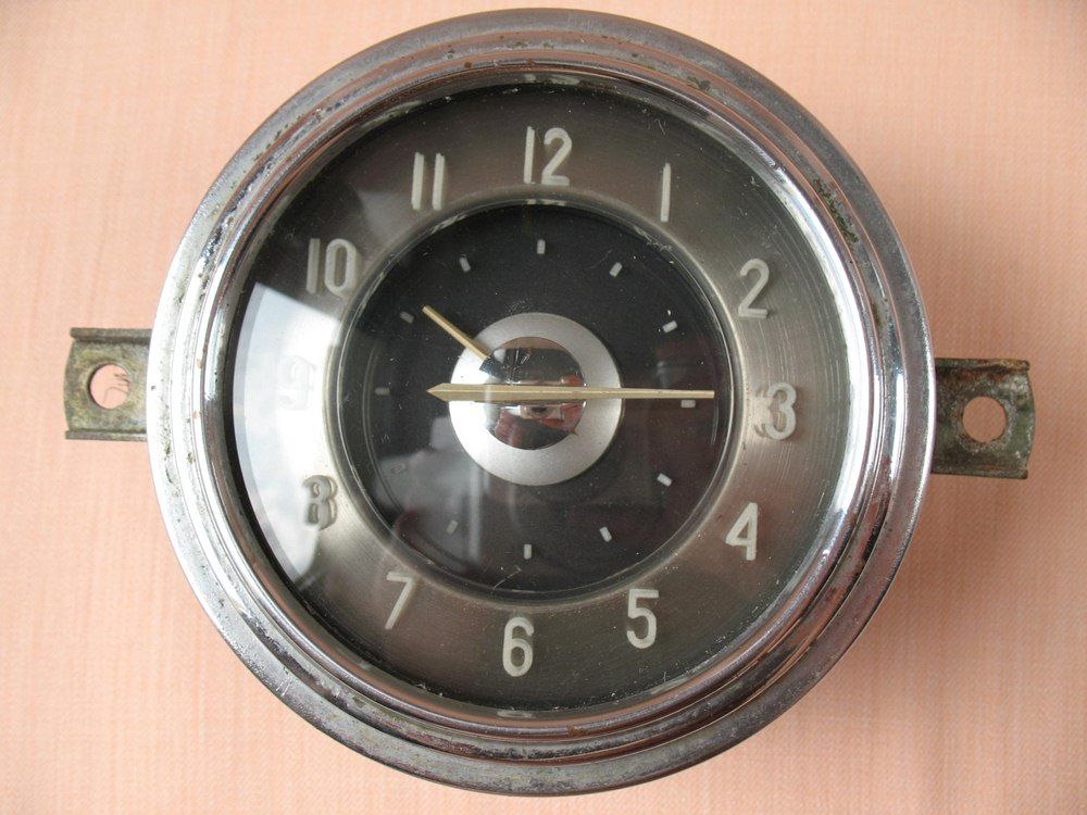 Une horloge de bord pour Volga D10