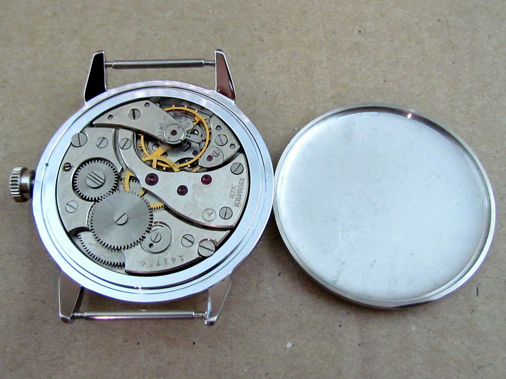 MONTRES ESTAMPILLEES "NESTEROV" S-l16089
