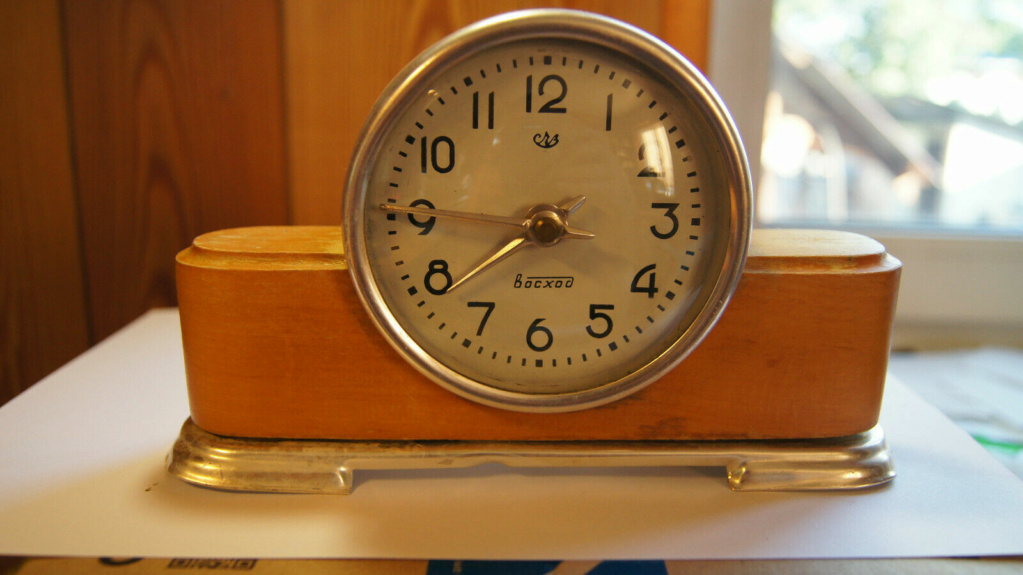 Horloge de table Voskhod et petite histoire de la Fabrique d'Horloges de Serdobsk S-l16090