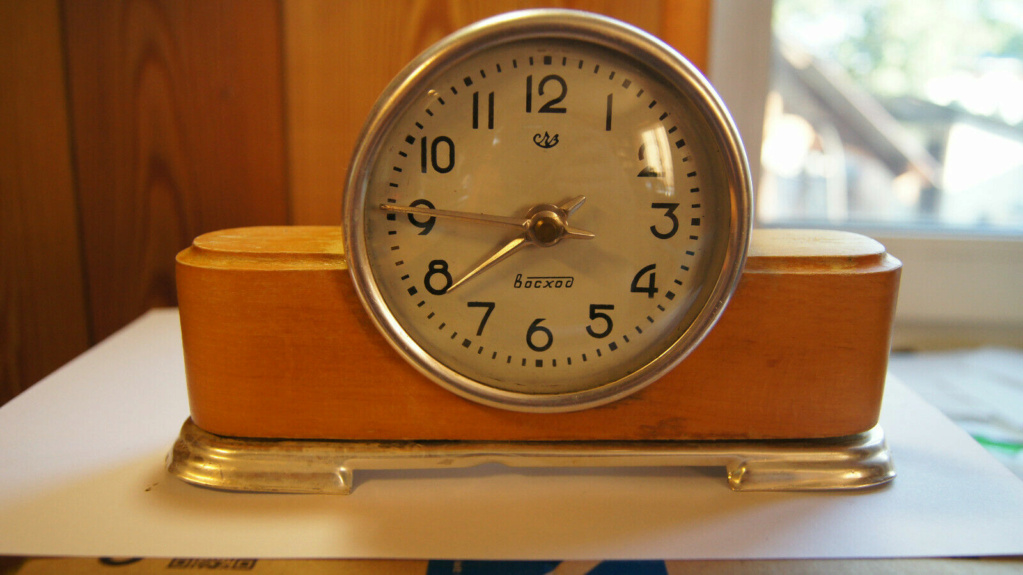 Horloge de table Voskhod et petite histoire de la Fabrique d'Horloges de Serdobsk S-l16090