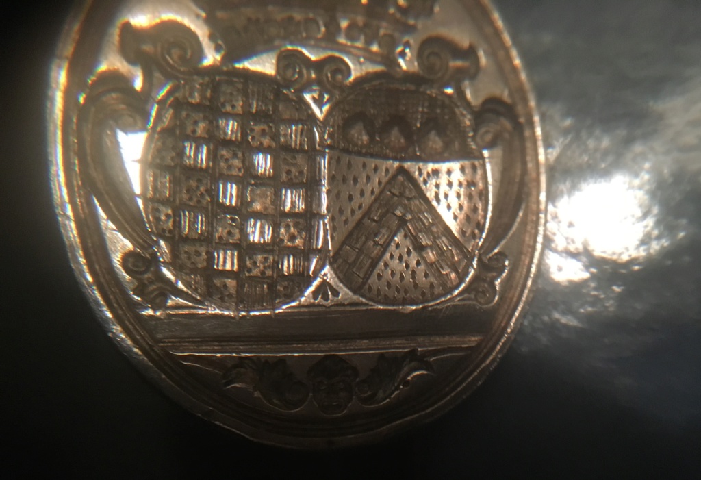Des armes d'alliance sur un petit sceau en argent du XVIIIe s. Img_0811