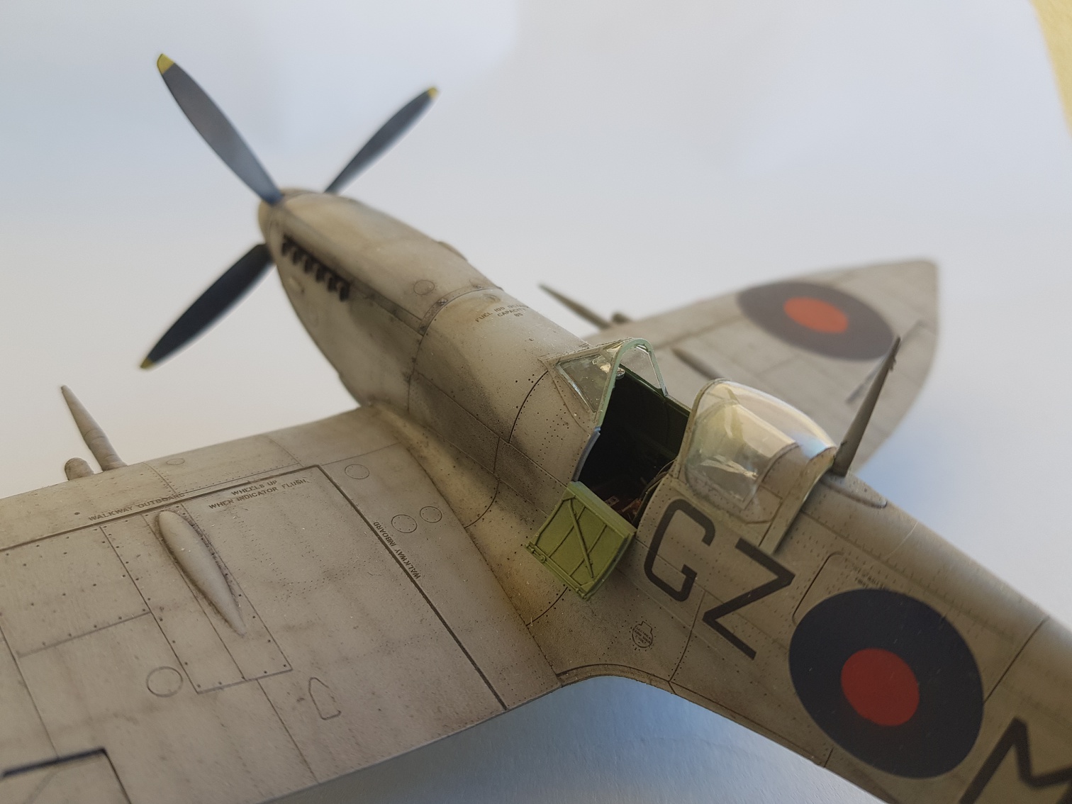 Spitfire Mk.VIII HF Eduard 1/48 - Page 2 2019-065