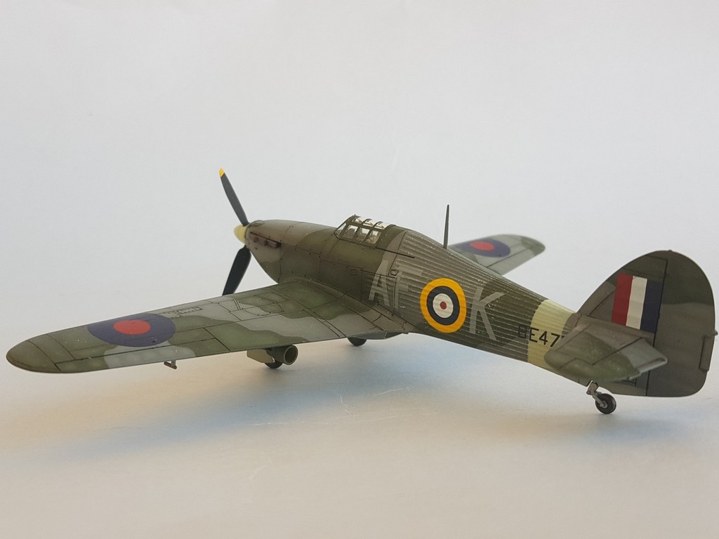 [Vitrine FAFL] Hawker Hurricane IIb du Slt Cravoisier (Maquette Fly au 1/72) Hurric71