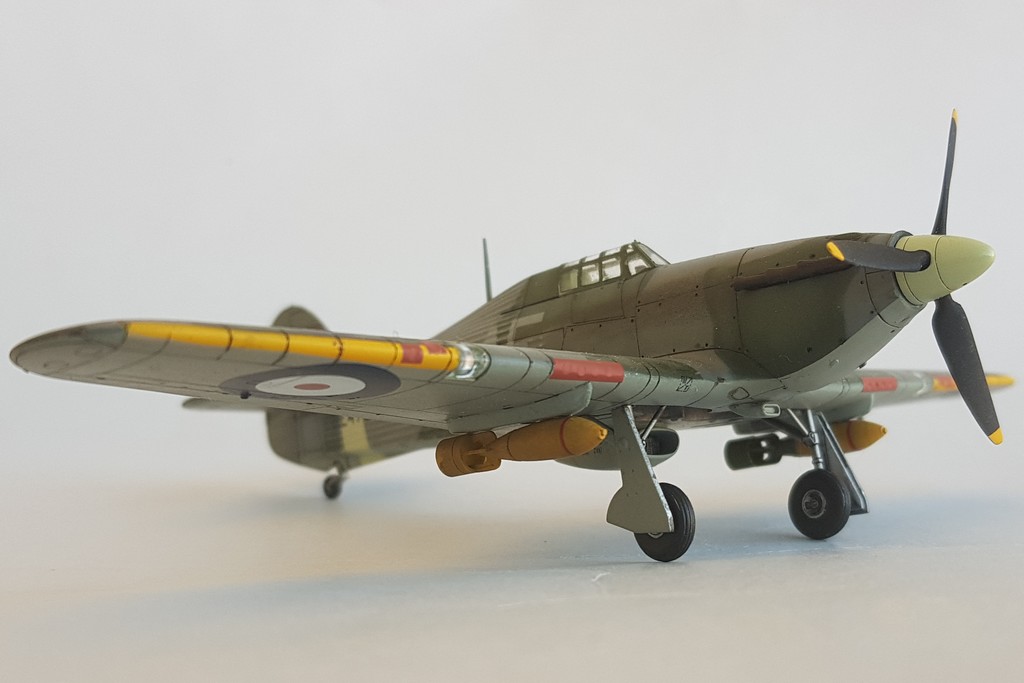 [Vitrine FAFL] Hawker Hurricane IIb du Slt Cravoisier (Maquette Fly au 1/72) Hurric75