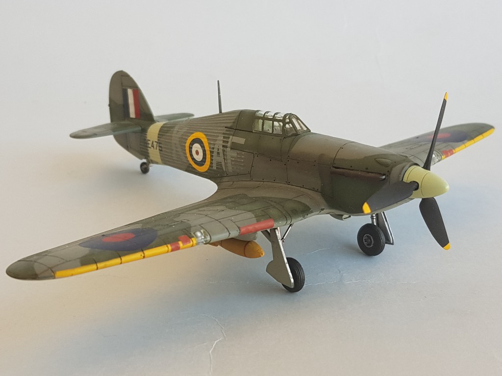 [Vitrine FAFL] Hawker Hurricane IIb du Slt Cravoisier (Maquette Fly au 1/72) Hurric77