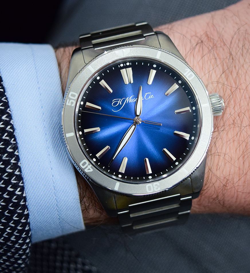 Moser travaille (aussi) sur sa montre à bracelet métal intégré Captur36