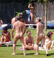 Éthique: faire un reportage sur la nudité en restant habillé  Frattu22