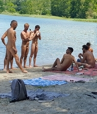 Photo d'homme nu qui dérange - Page 2 Group102