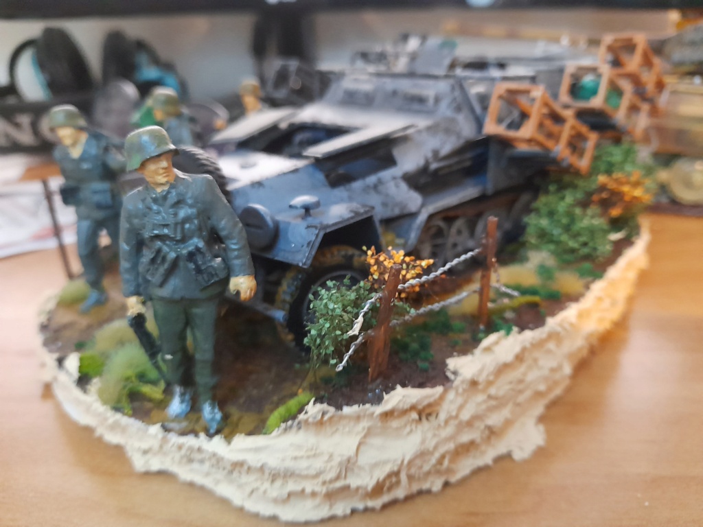 [REVELL] Diorama Normandie 1944, semi chenillé Sd.kfz 251/1 stuka zu fuss  ... 1/35ème Réf 03248  20220614