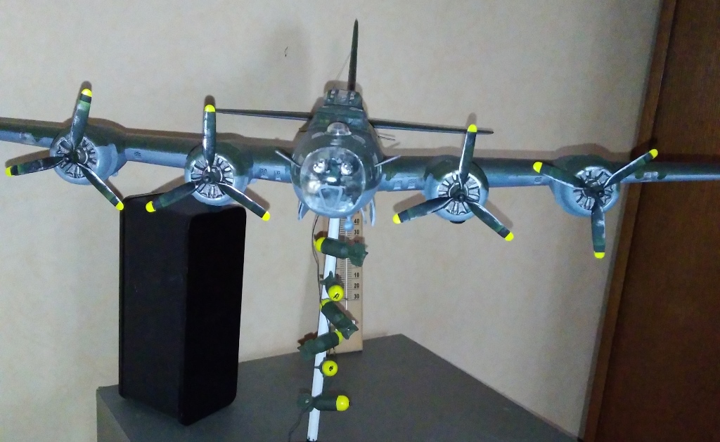 B-17 F Revell au 1/48 en vol... Img_2522