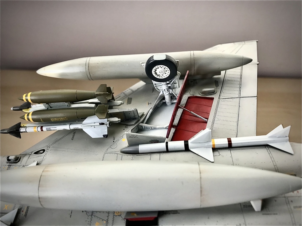 [Academy] McDonnell-Douglas F-4N Phantom II  1/48 5d06c410