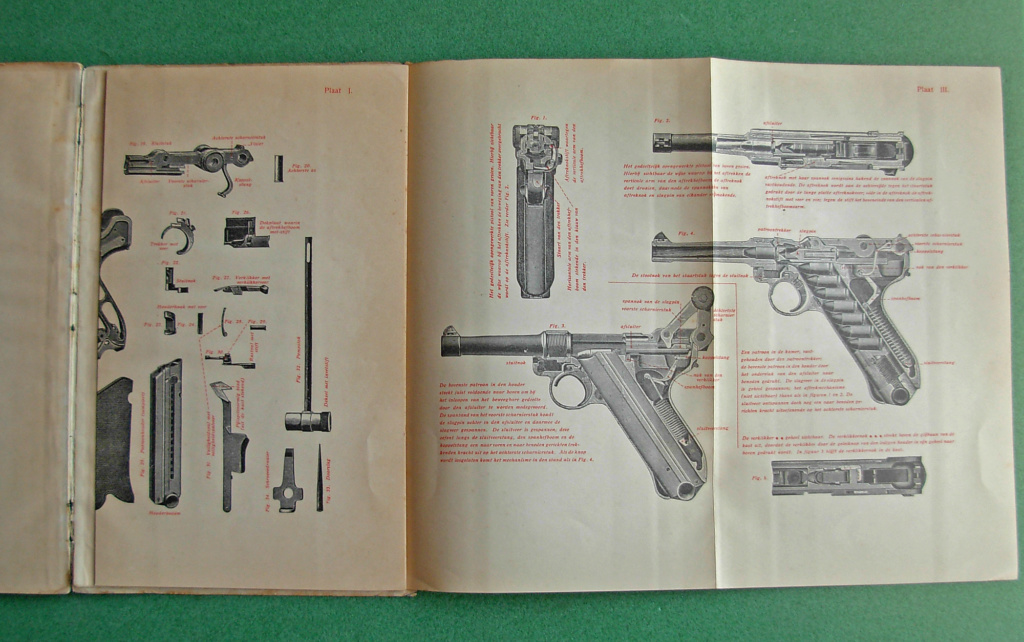 Les étuis et accessoires des Luger hollandais. Dscn4613