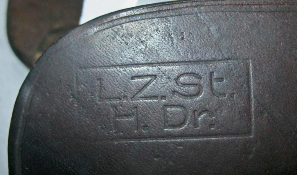 Identification marquages étui cuir Leder_11