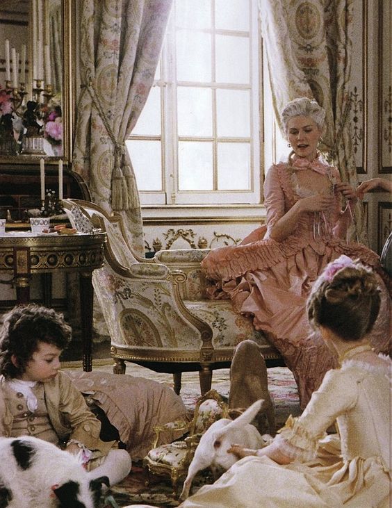 Marie Antoinette avec Kirsten Dunst (Sofia Coppola) - Page 5 20fb8010