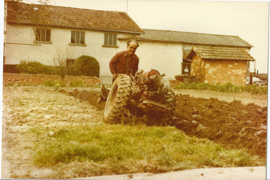 Les tracteurs de mon père - Page 3 Papaen12