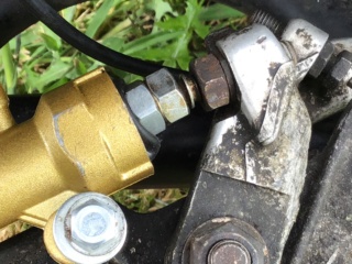 Replacing rear master cylinder with a Chinese one 6609e510