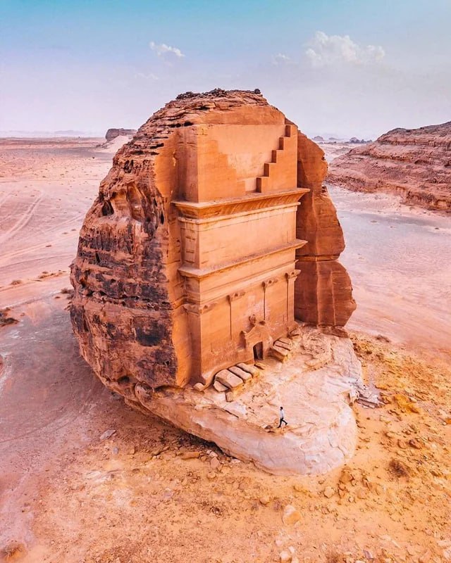 Каср аль-Фарид — высеченная в скале гробница времен Набатейского царства в районе Мадаин-Салих на северо-западе Саудовской Аравии. Photo_38