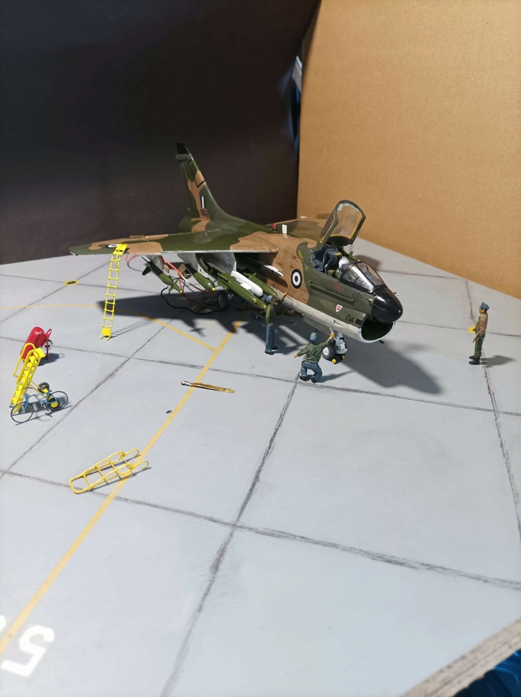 [Esci] 1/48 Corsair A-7H Armee de l Air Greque  28399410