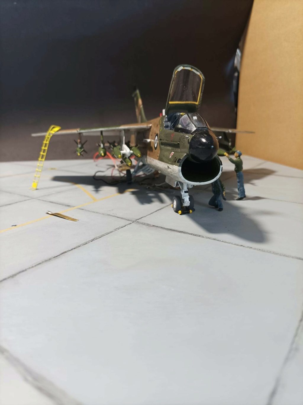 [Esci] 1/48 Corsair A-7H Armee de l Air Greque  28409510