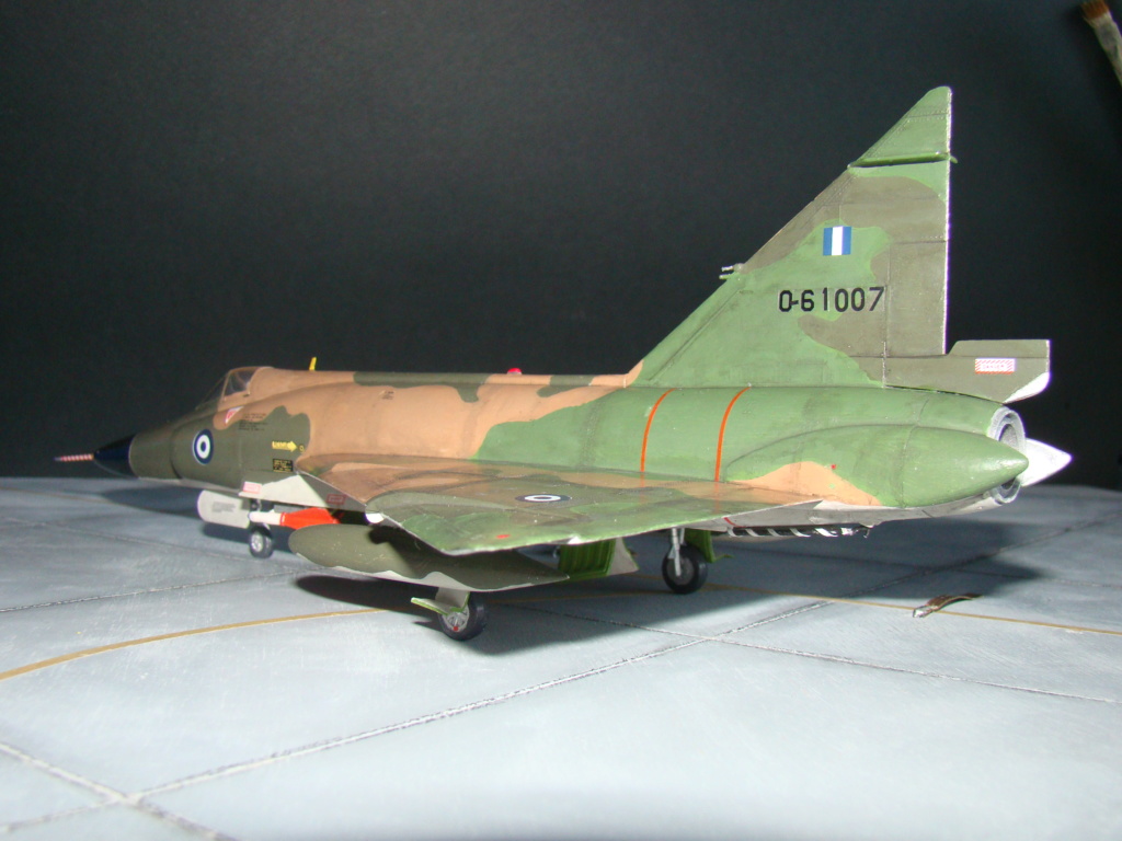 [Minicraft-Hasegawa] F-102A Delta Dagger (Grec) Dsc07220