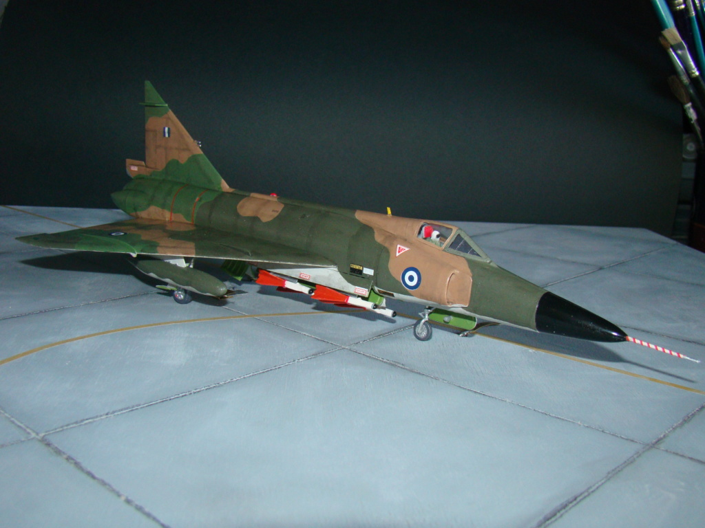 [Minicraft-Hasegawa] F-102A Delta Dagger (Grec) Dsc07233