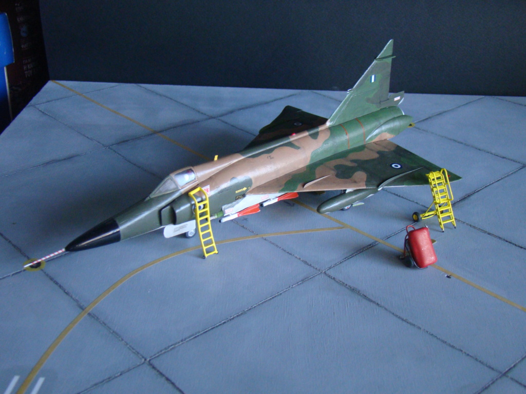 [Minicraft-Hasegawa] F-102A Delta Dagger (Grec) Dsc07235