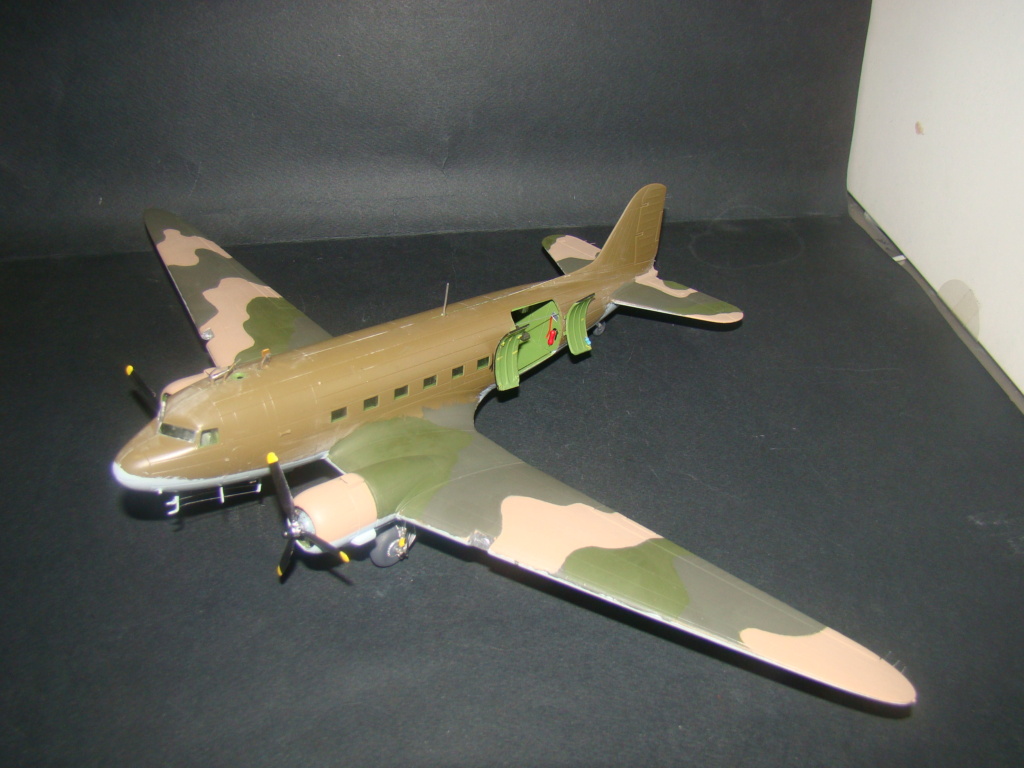 [Italeri] C-47 Skytrain 1/72. Armee de l'Air Grecque "FINI" Dsc08030